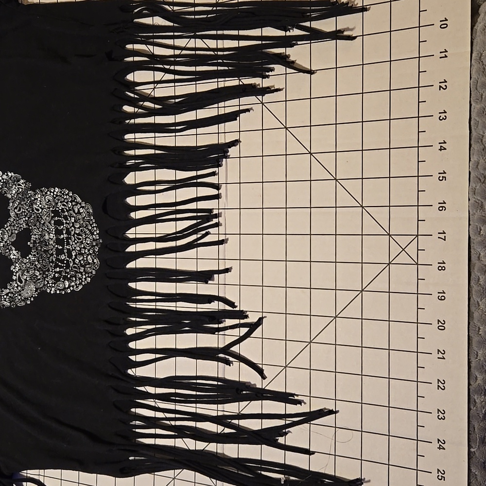 Freeze Black Metallic Skull Graphic Top Medium: D - Picture 3 of 6